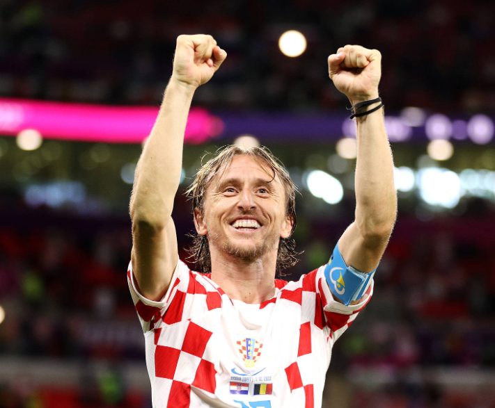 莫德里奇离队：皇马中场变革与领袖真空的双重困境