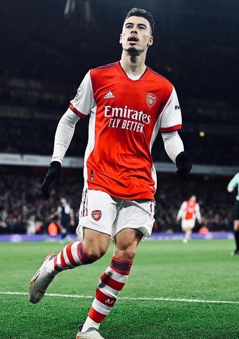 足总杯阿森纳大胜朴茨茅斯，马丁内利首演帽子戏法闪耀全场