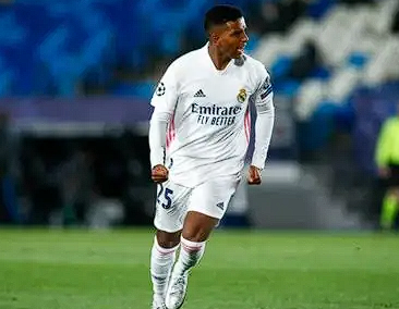 <a href='/news/tag/1077192' style='color: blue;'>罗德里戈</a>：伤病与竞争交织下的首发席位争夺战